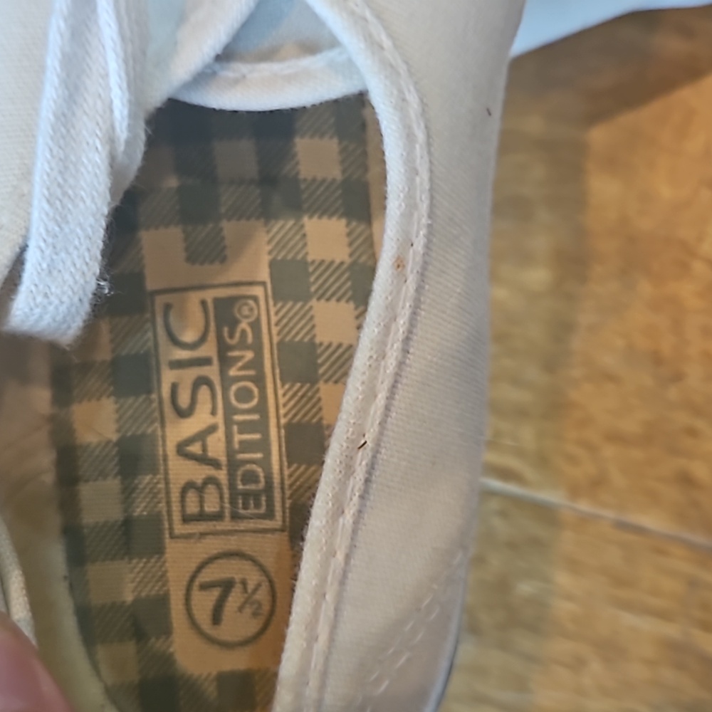 Basic Editions Shoes - Picture 3 of 3